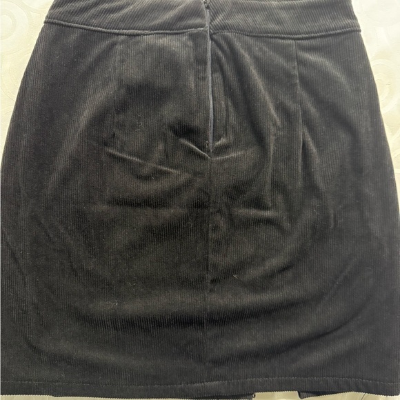 Windsor Black Pencil Skirt Knee-Length Slit - Picture 5 of 5